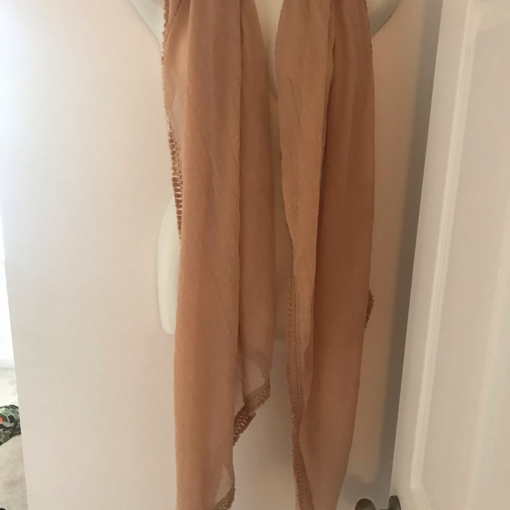 (2) Scarves/Wraps - Picture 6 of 11